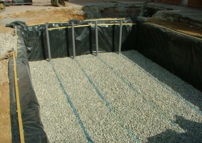 Travaux de coffrage et préparation des fondations en béton armé effectués par ECB